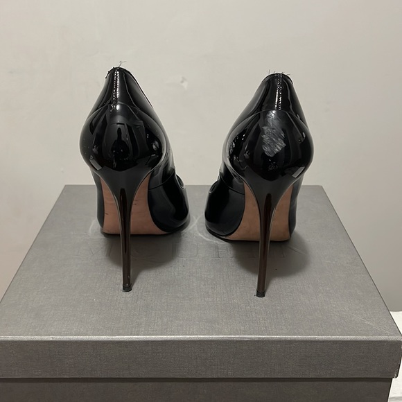 Open two Alexander Mcqueens size 38.5 worn a few times color is ombré purple